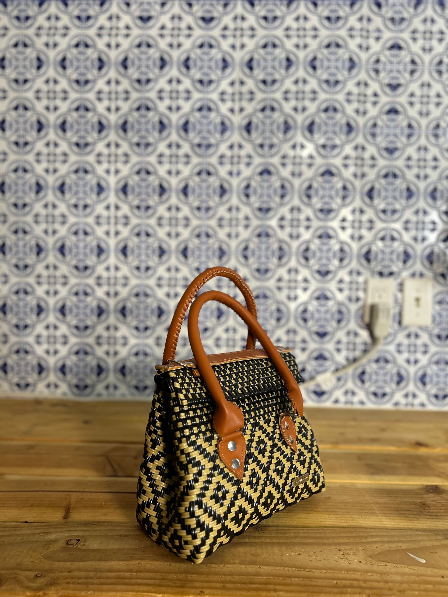 Chiquis Crossbody- Black & Ivory