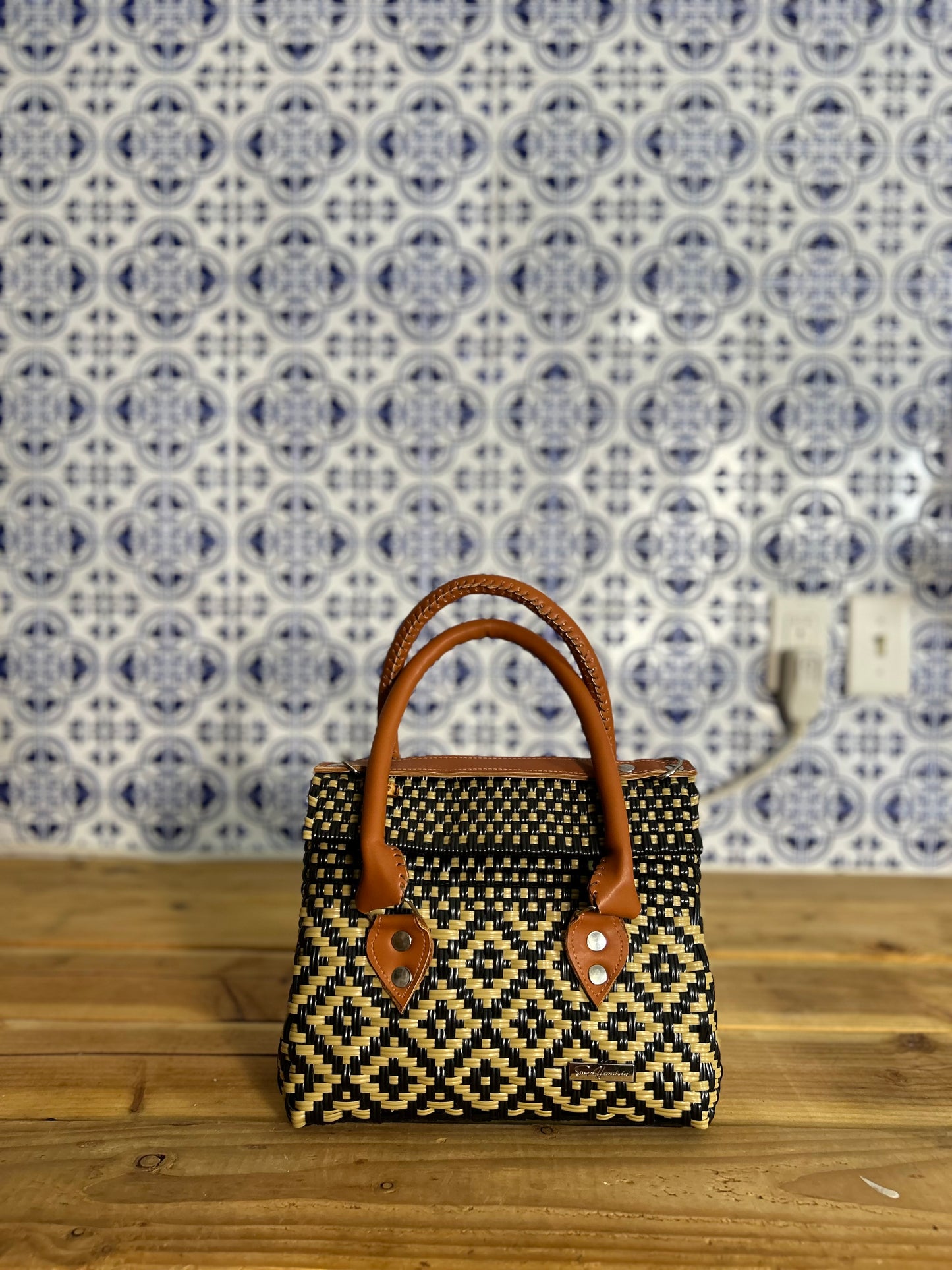 Chiquis Crossbody- Black & Ivory