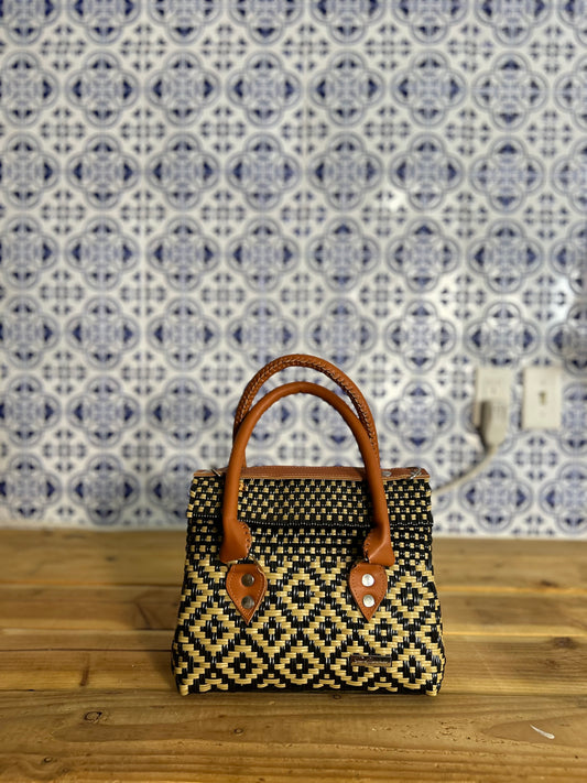Chiquis Crossbody- Black & Ivory