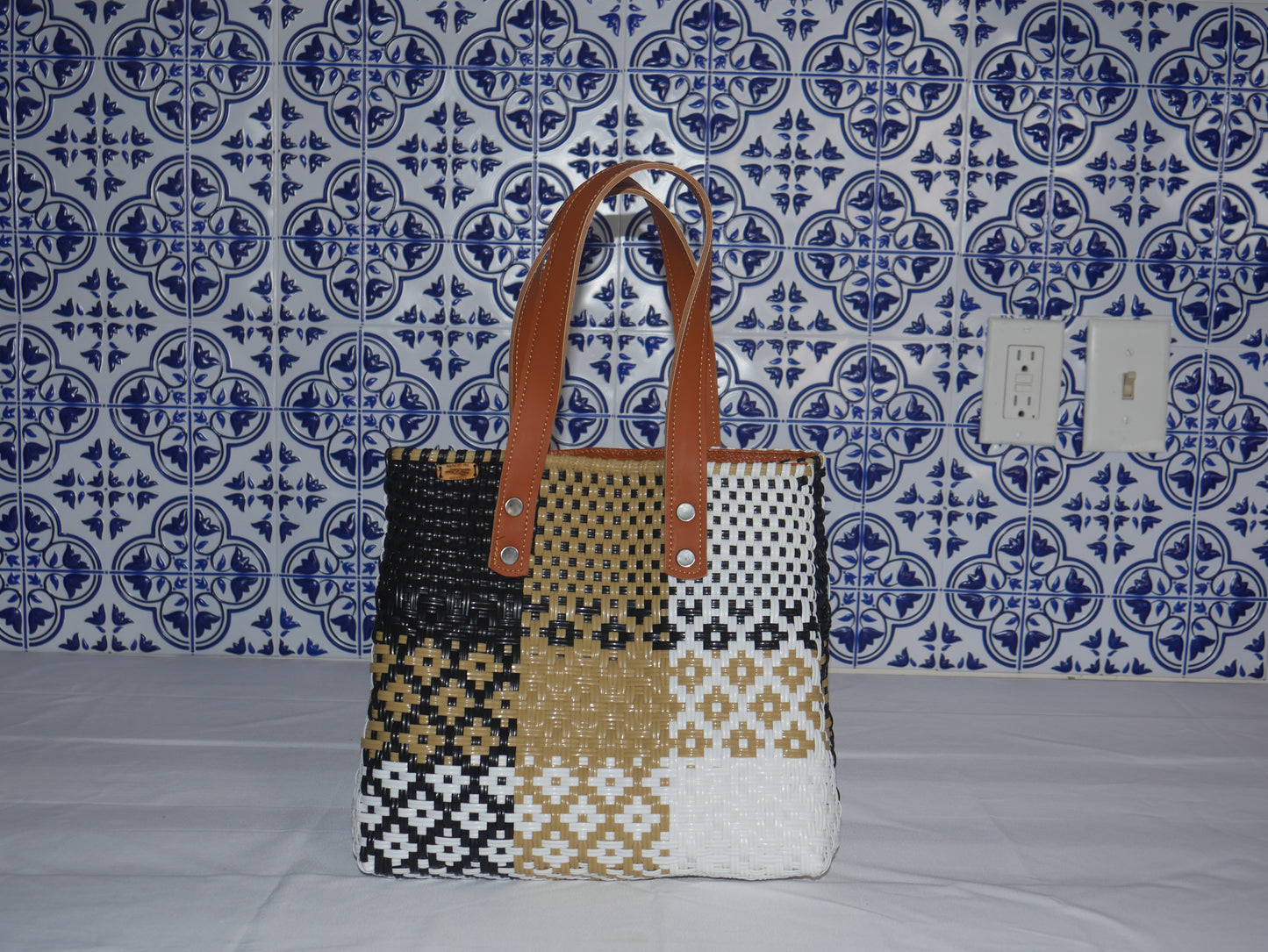 Vaquerita Crossbody- Blk,white,ivory