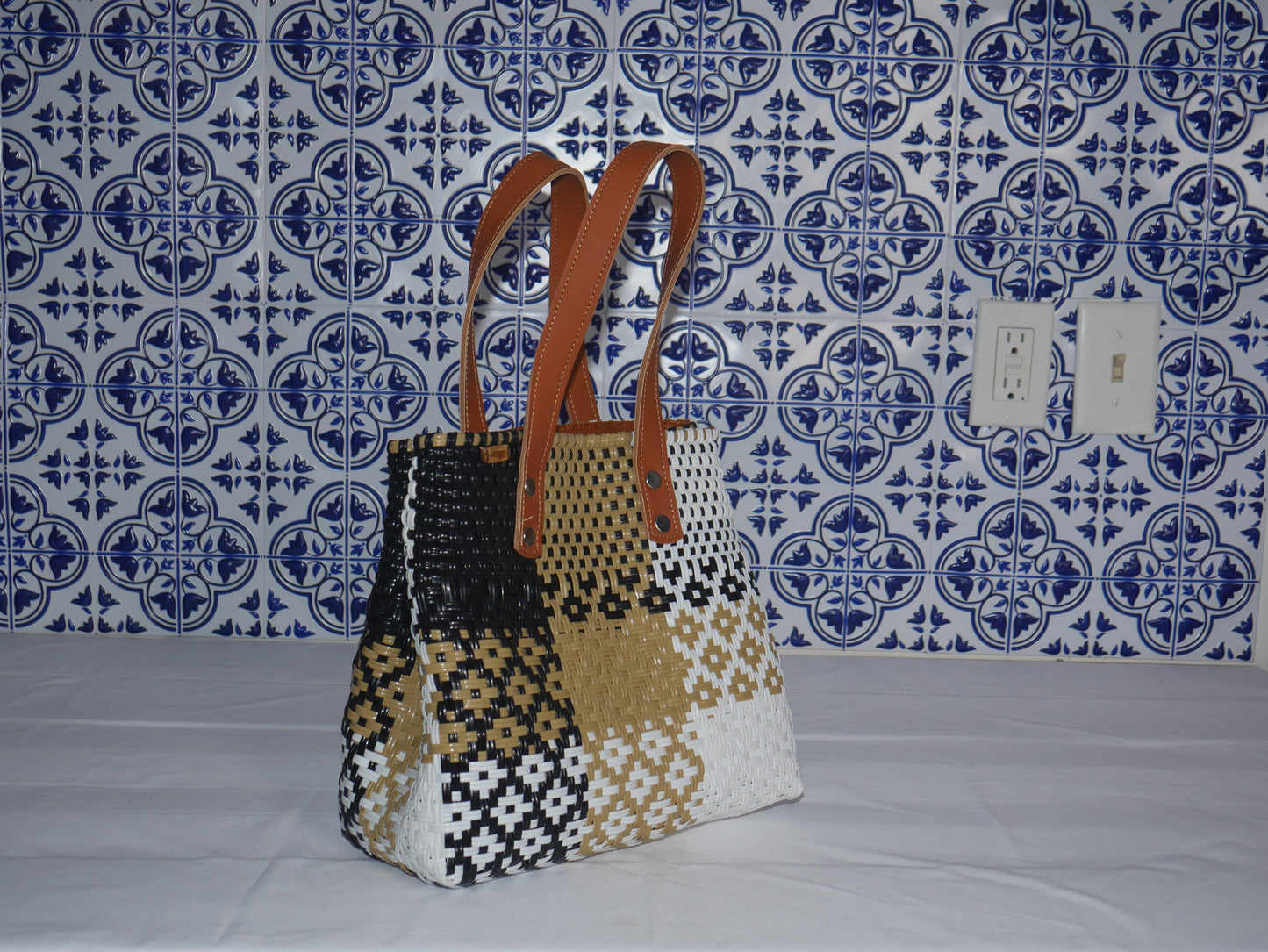 Vaquerita Crossbody- Blk,white,ivory